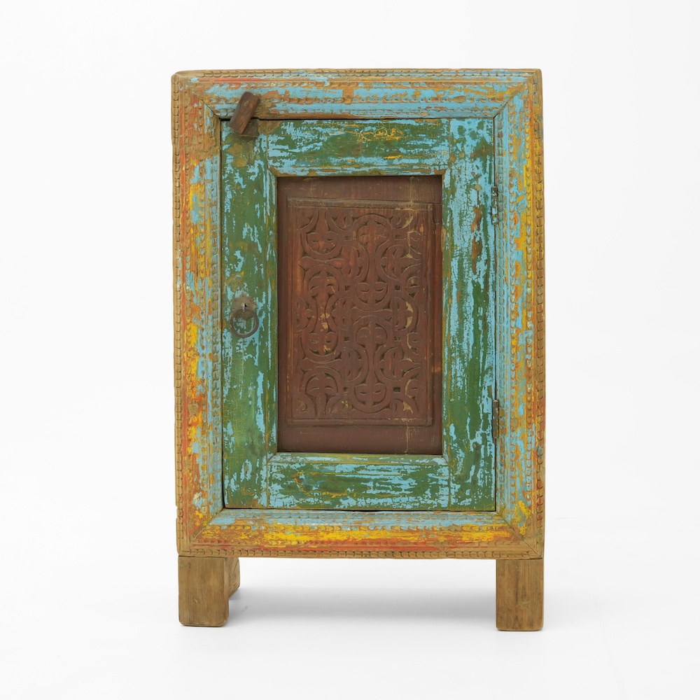 DISCOVER VINTAGE WOODEN TREASURE STRONGER CABNET